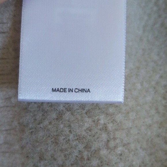 Express NWT turtleneck cream camouflage wool blend sweater, asymmetrical S - Picture 8 of 9